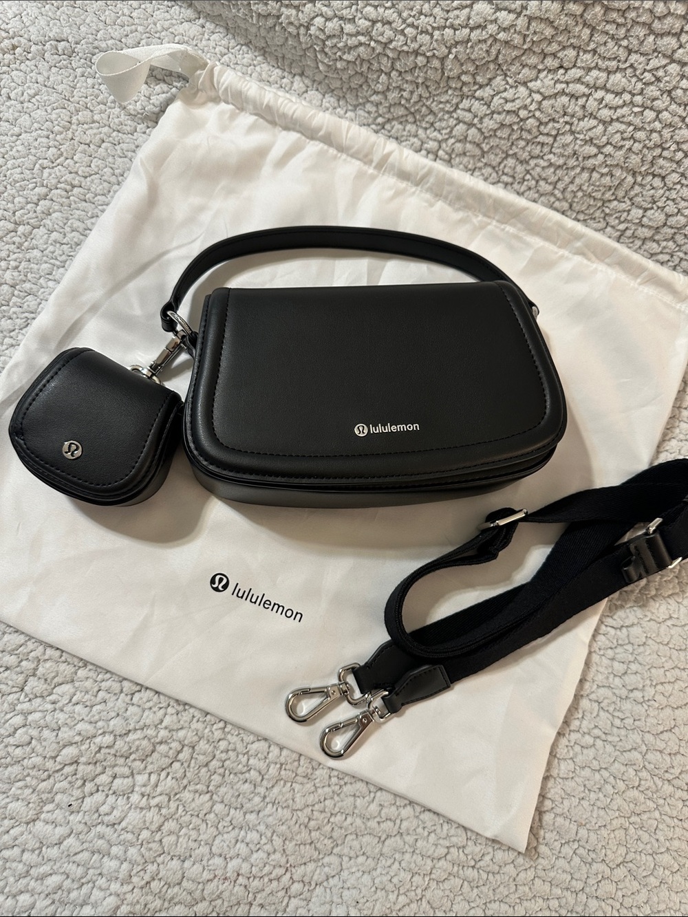lululemon athletica Leather Alternative Mini Bag 1.2 L - Picture 2 of 12